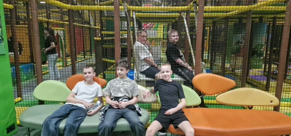 Учащиеся 6 "Б" класса с пользой проводят выходные!   Ребята посетили ТЦ "Боше-парк", где смогли отдо