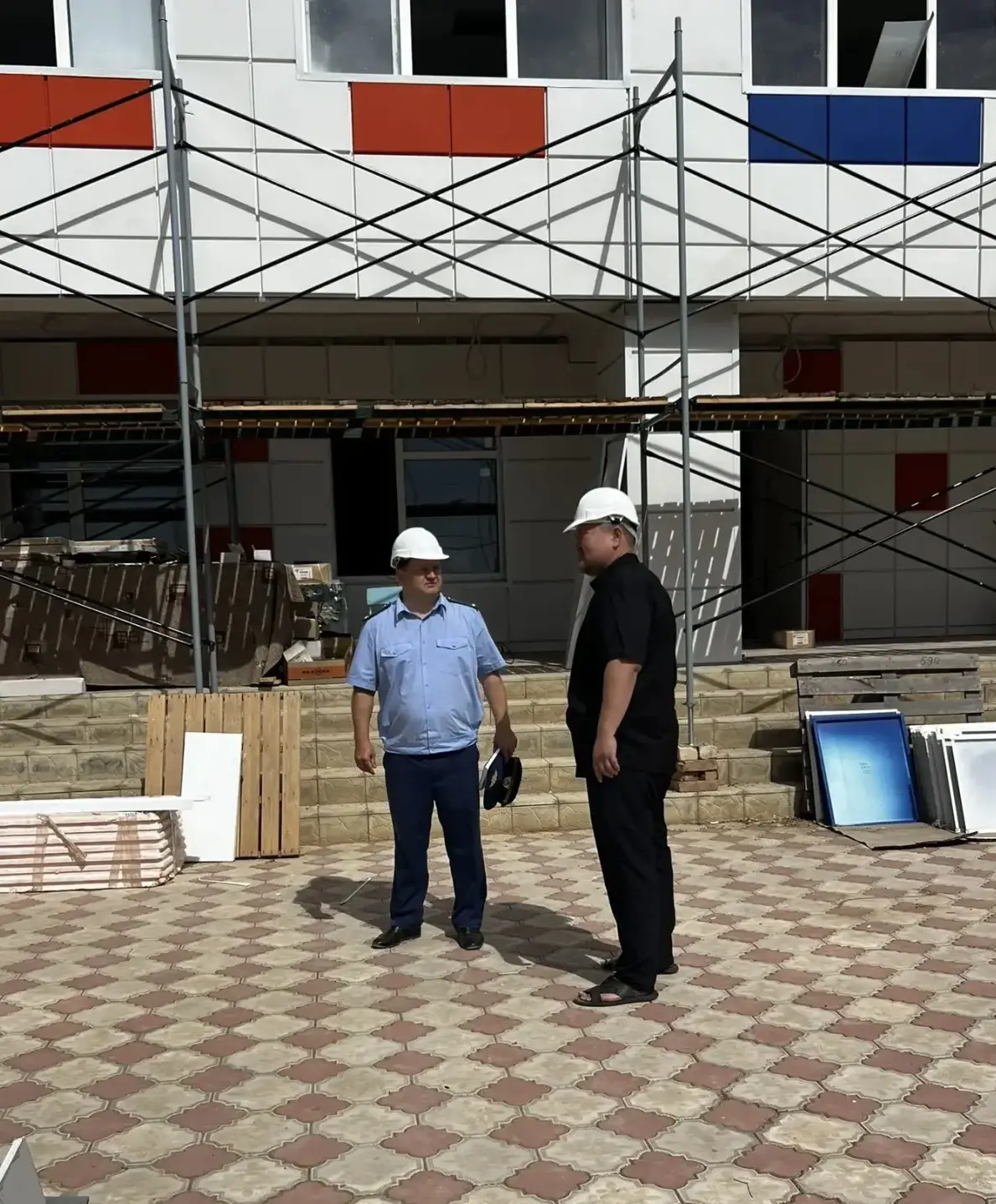 Прокуратура Юстинского района контролирует ход капитального ремонта школы в пос. Эрдние...