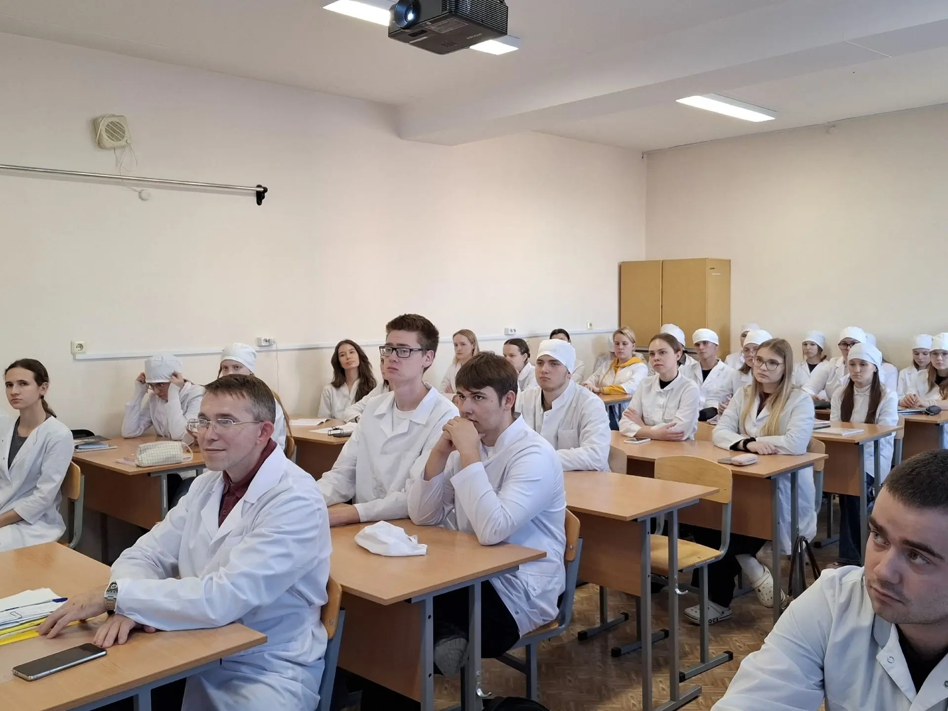 Этику и атрибуты врачебной профессии анализировали на кафедре биологии