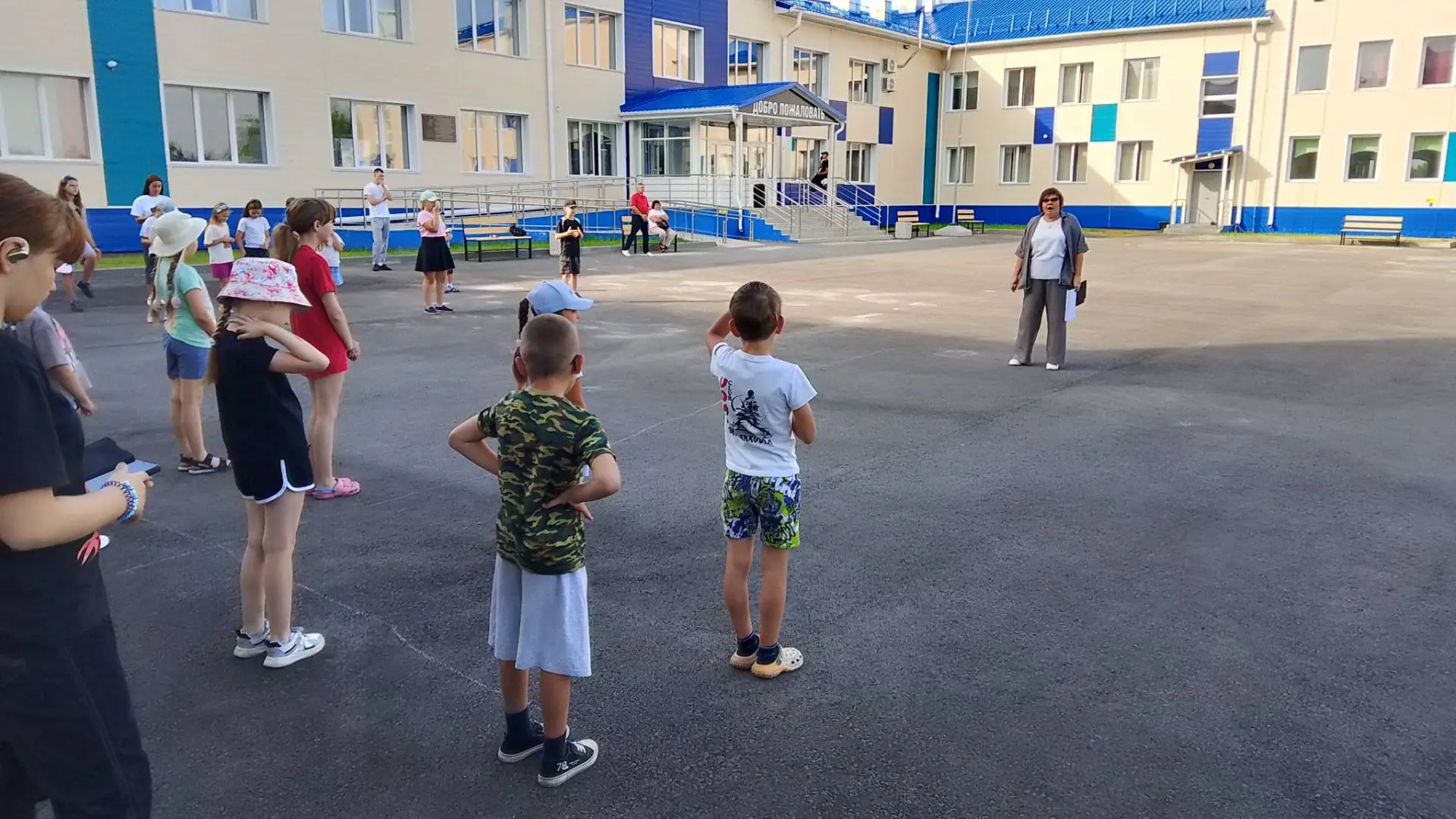 Сегодняшний день в нашем лагере был окутан магией и таинством фиолетового цвета, ведь он был полност