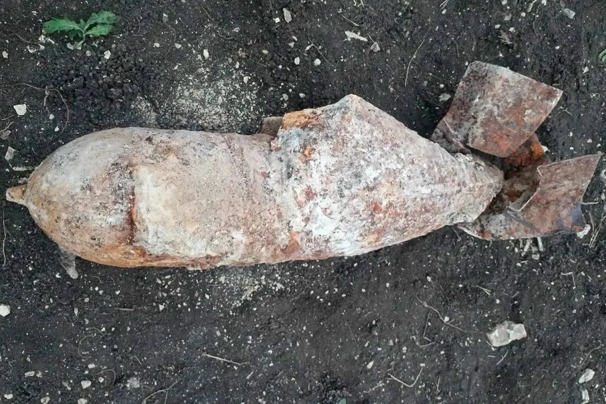Тракторист зацепил плугом авиабомбу на Кубани