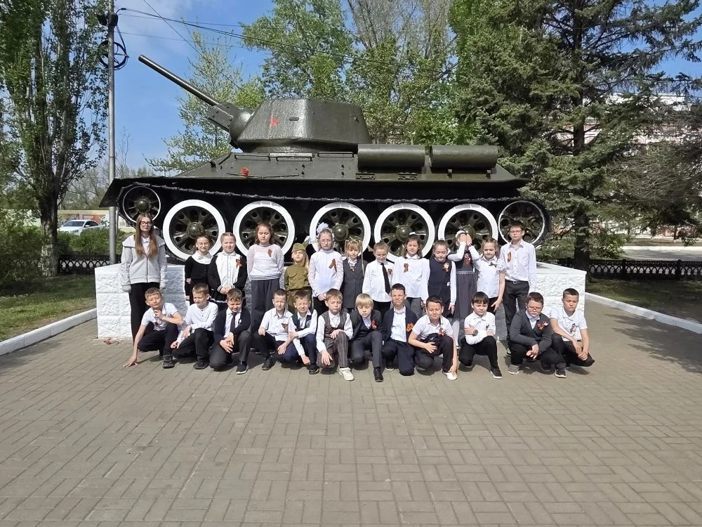 🕊️ День Победы — праздник со слезами на глазах. ✅В школе № 11 прошли памятные мероприятия: ребята уч