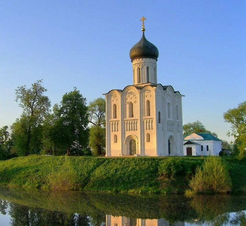 Храм Покрова на Нерли.

Белокаменный храм на зеленом холме. Церковь Покрова на Нерли, что под Владим