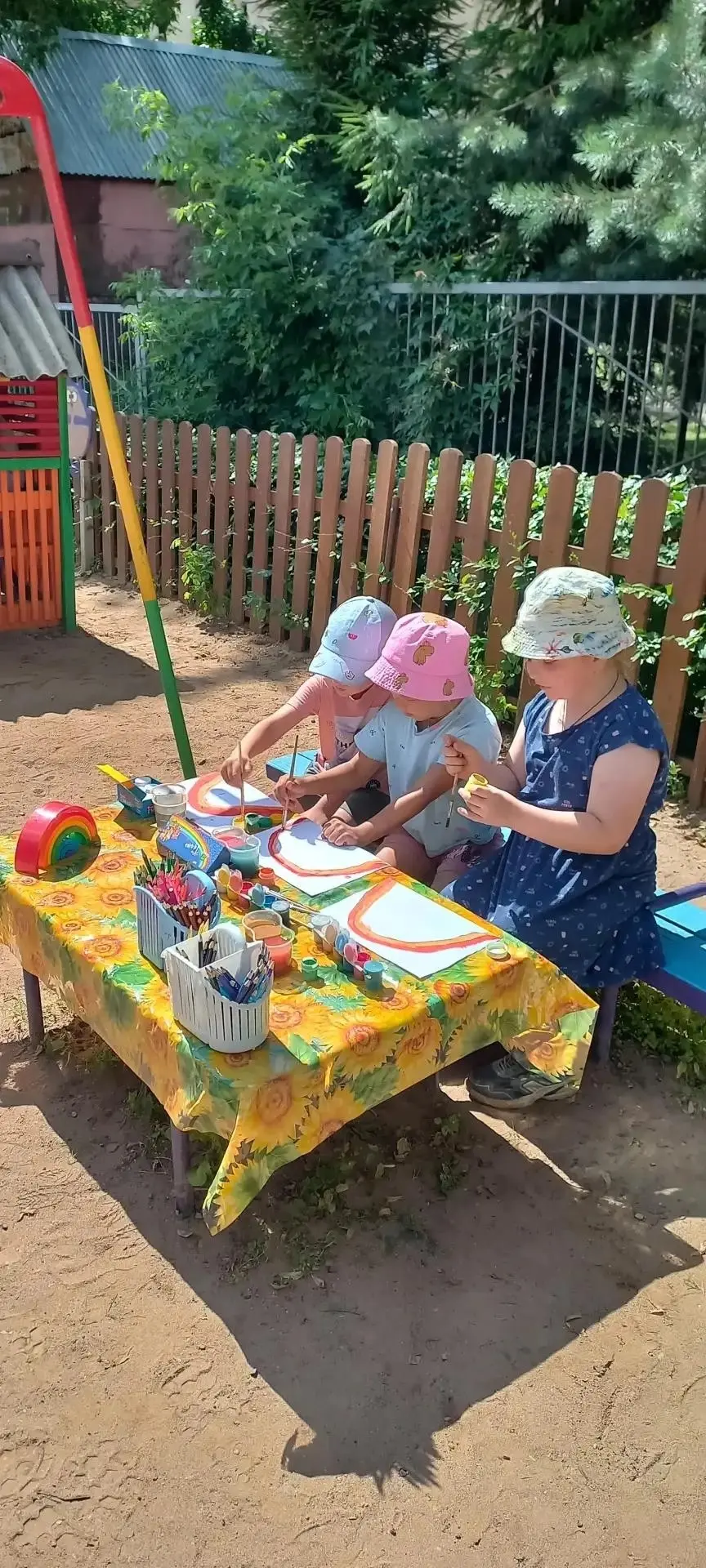 🌈🌈🌈 День Радуги 🌈🌈🌈 
 
 В нашем детском саду царила настоящая радужная феерия! Наши воспитател
