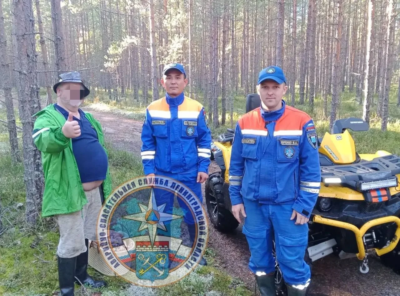 В Приозерском районе спасатели вывели мужчину из леса