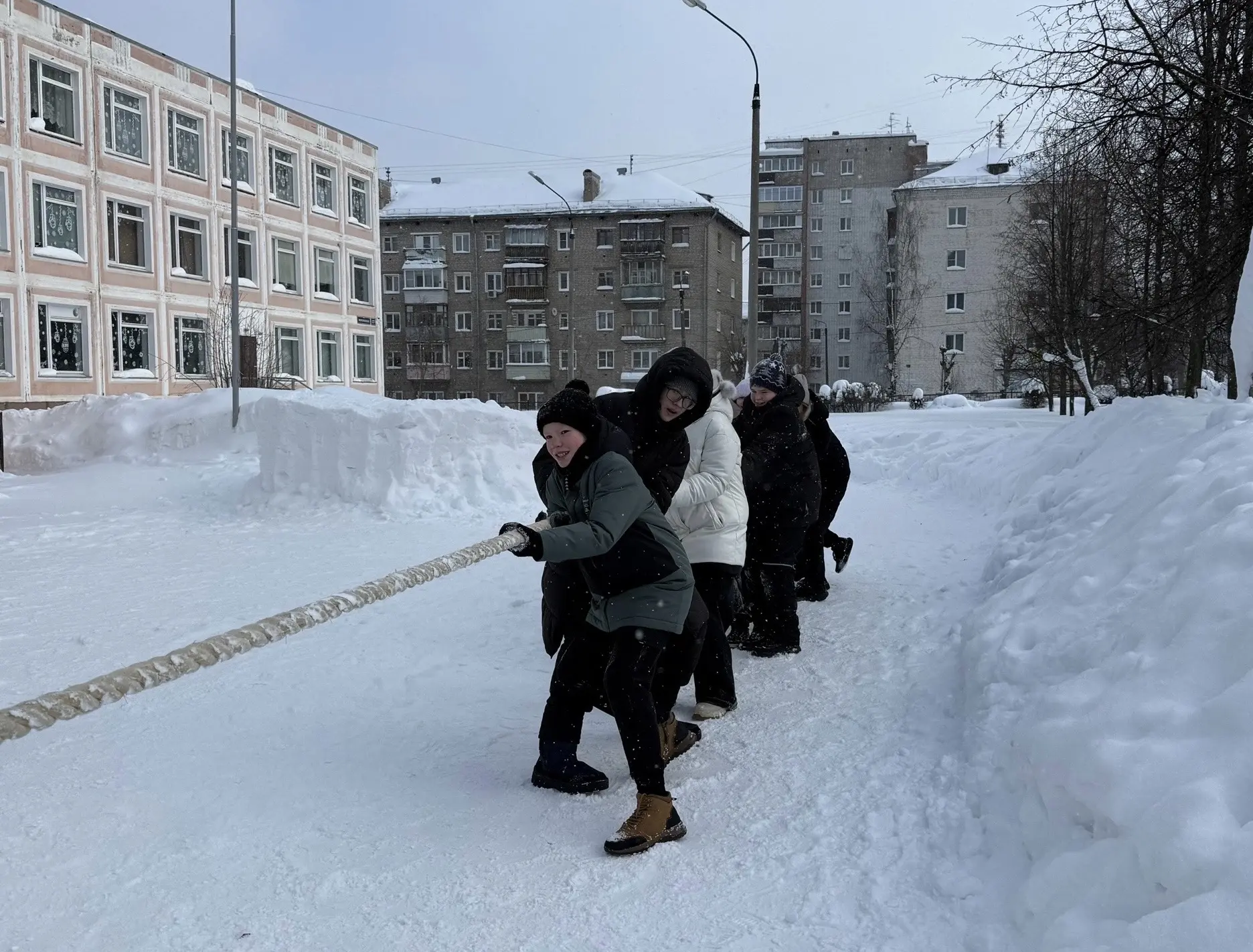 Сегодня наши шестиклассники окунулись в атмосферу настоящих зимних забав! 🎡  🔥 Игра по станциям «Зим