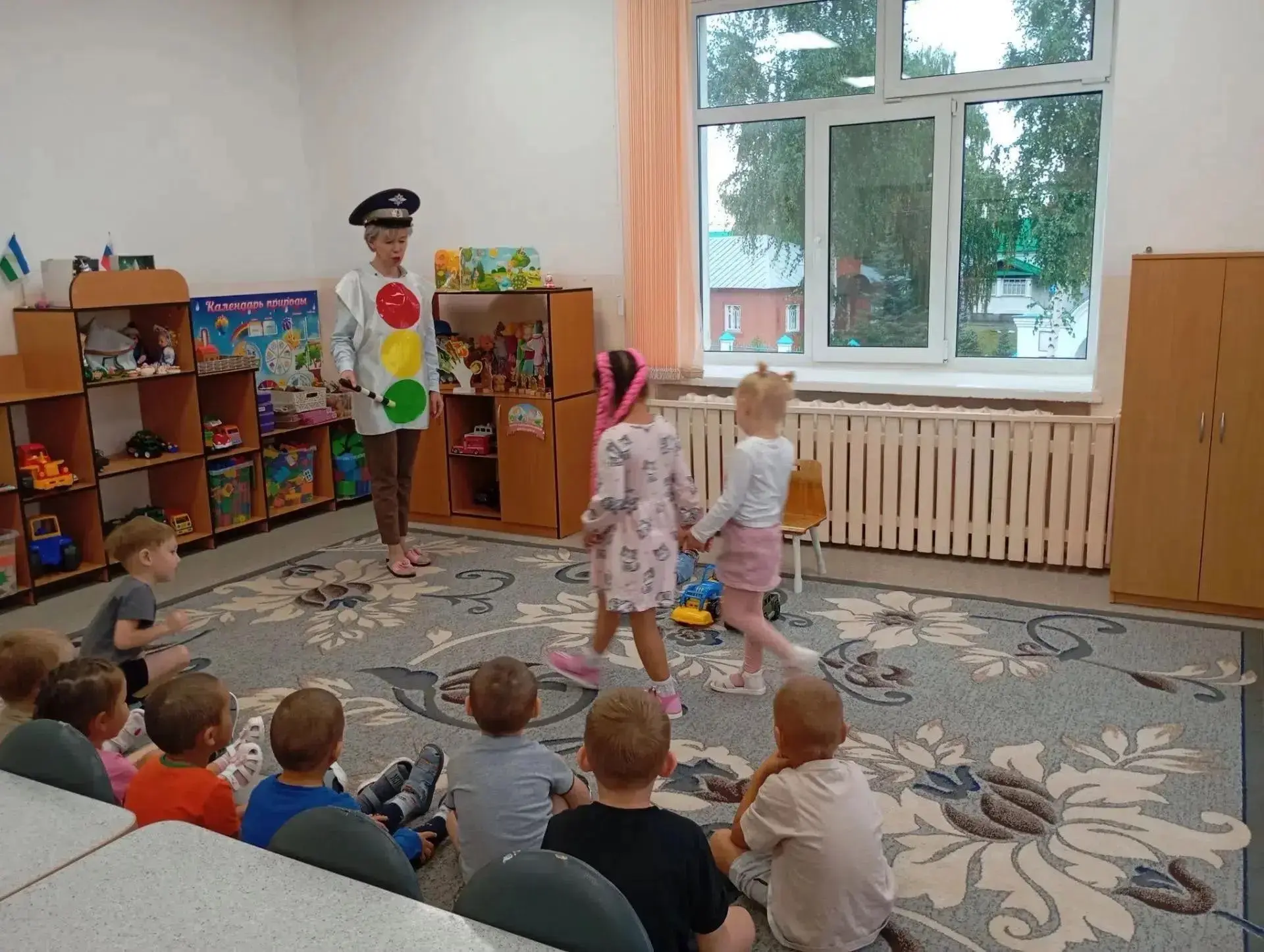 Сегодня ребята из средней группы «Гномики» отправились в страну Правил дорожного движен...