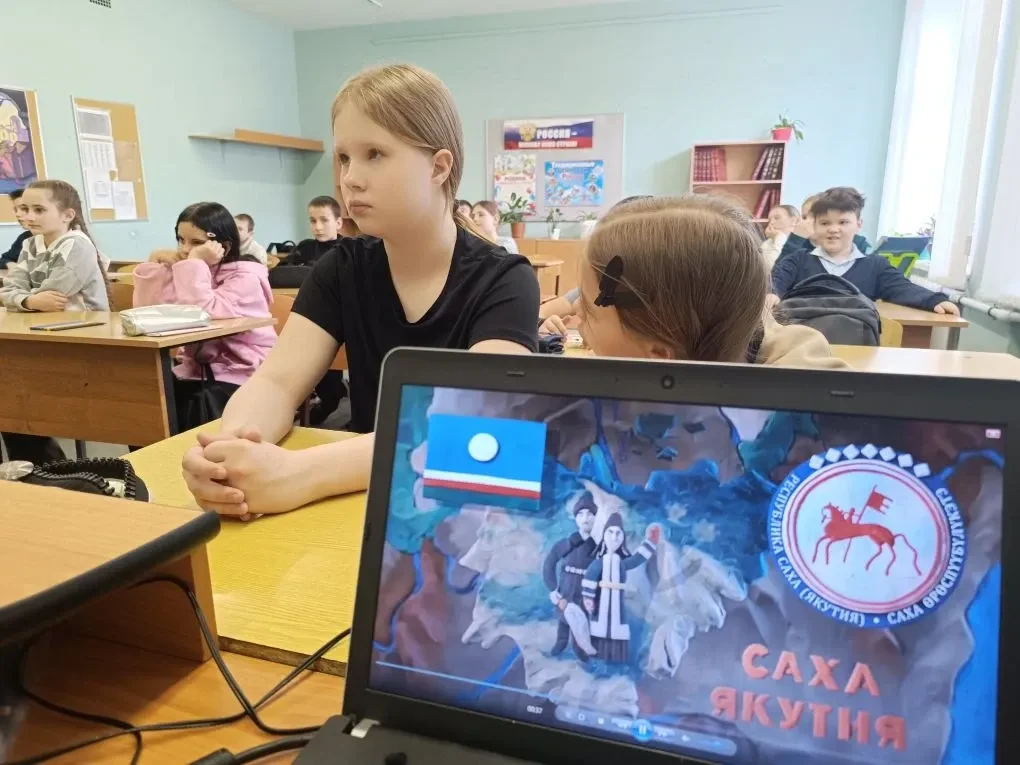 🇷🇺🌏28 апреля в 5 классе прошел особенный урок, посвященный Дню коренных народов России.   Советник д