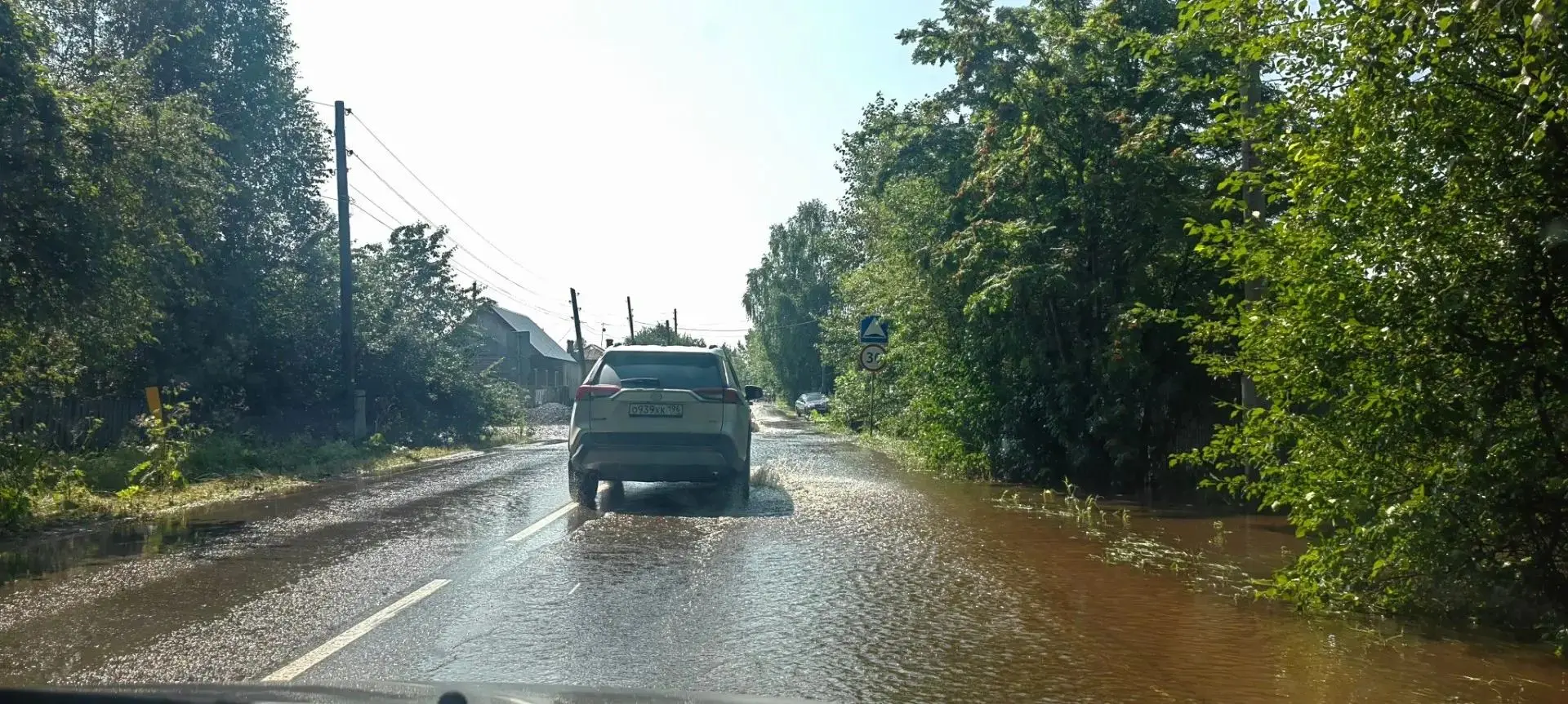 По словам местных жителей, вода на Медянкино начинает спадать