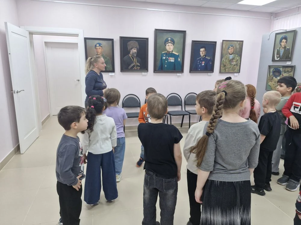 🚩 Путешествие в прошлое: наши «Пчёлки» и «Топтыжки» в музее!