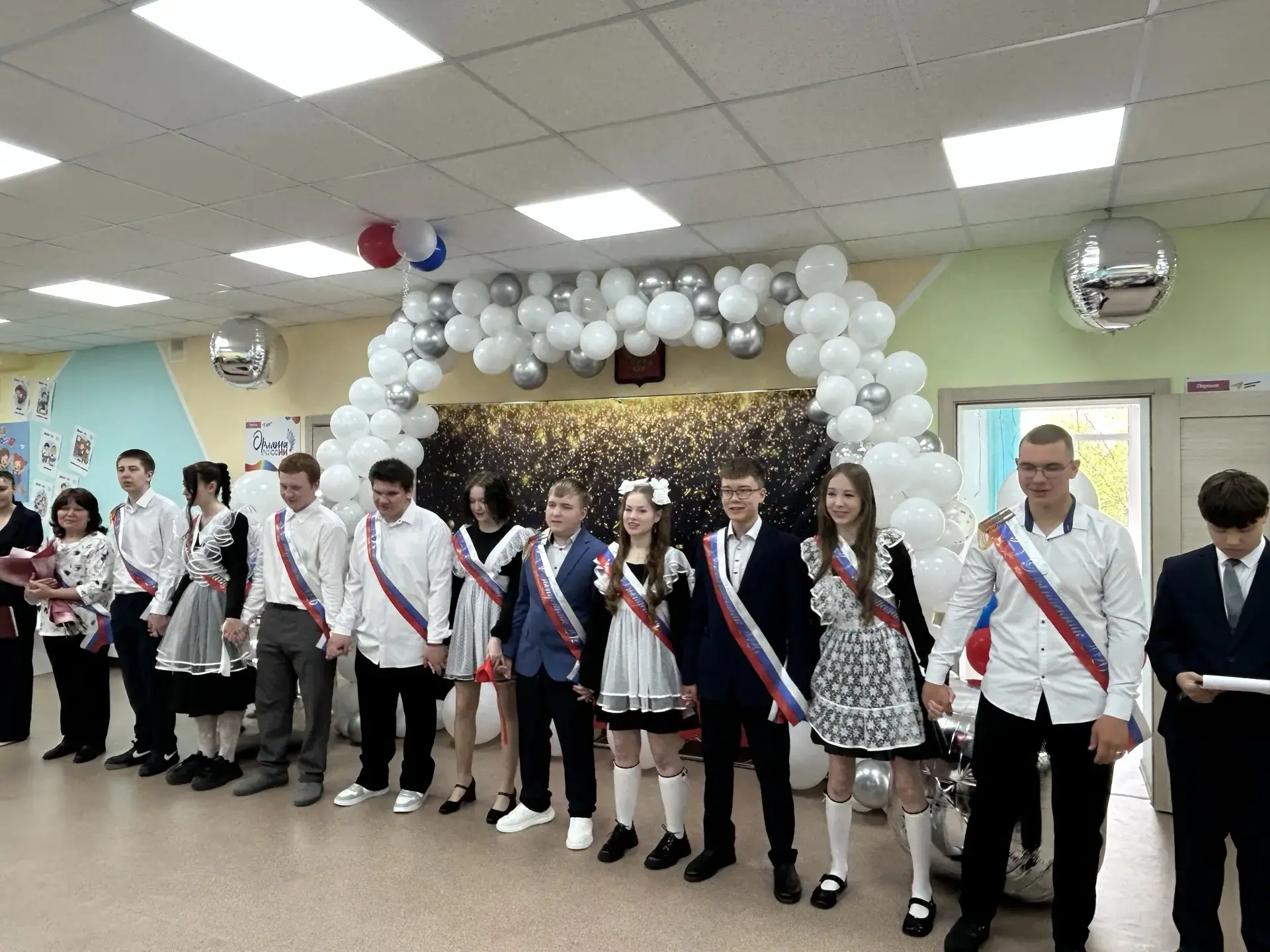 Последний звонок — первый шаг к мечте!   🔔 Сегодня в школах Тындинского округа прозвучал последний з