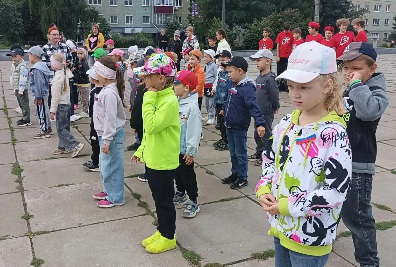 21 августа площадь имени Ф.М. Трещева г. Вятские Поляны окрасилась в цвета российского ...