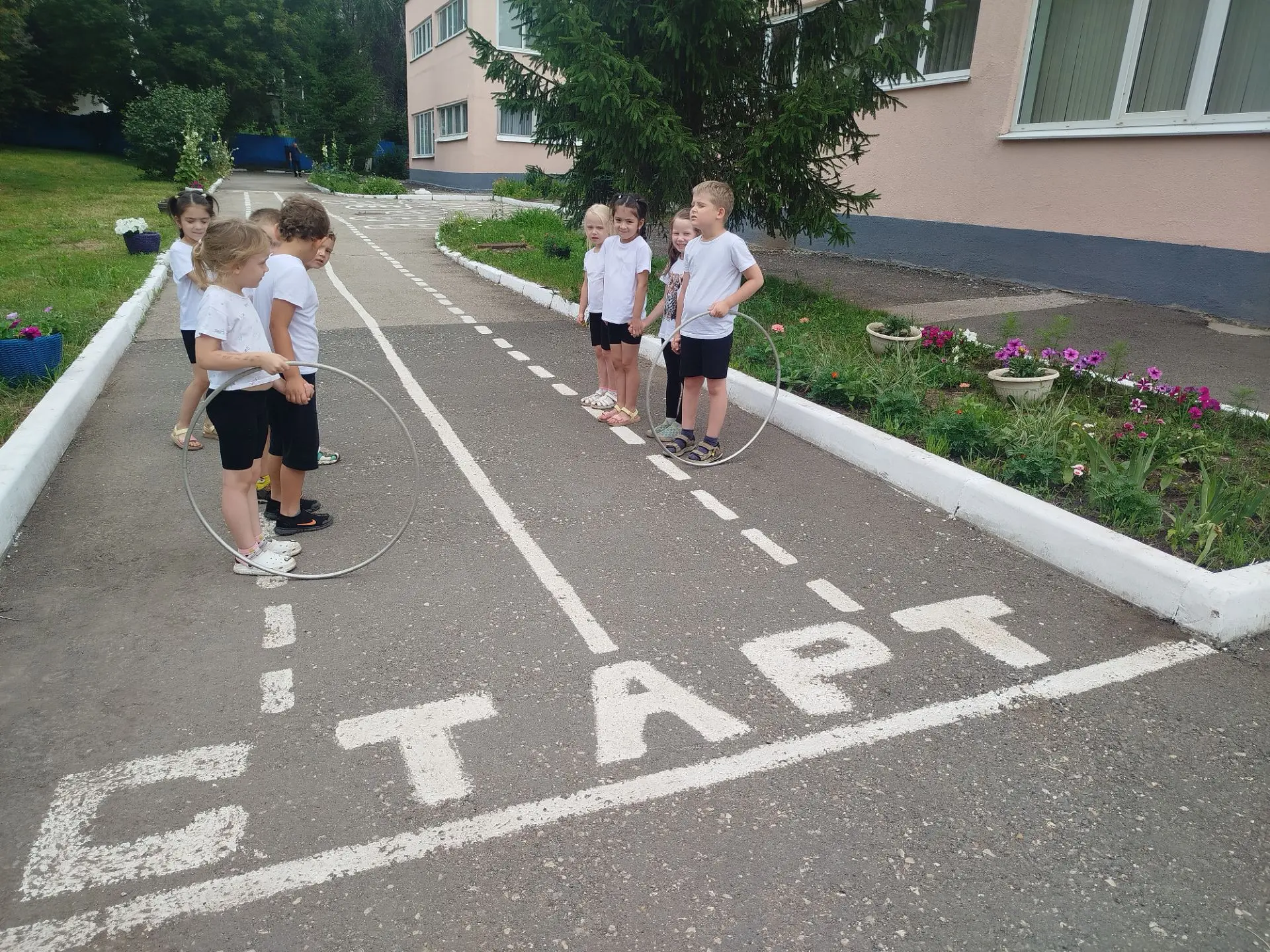 В 1 корпусе Пензенская, 69А прошло спортивное мероприятие "Увлекательные старты". Ребята с азартом п