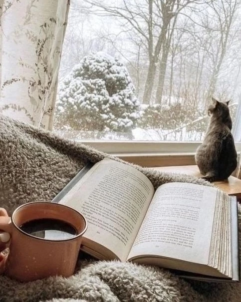 — Как у Вас в апреле?  — Снежно. Непривычно белоснежно. — Это плохо? — Нет, не плохо,  Это пауза пер