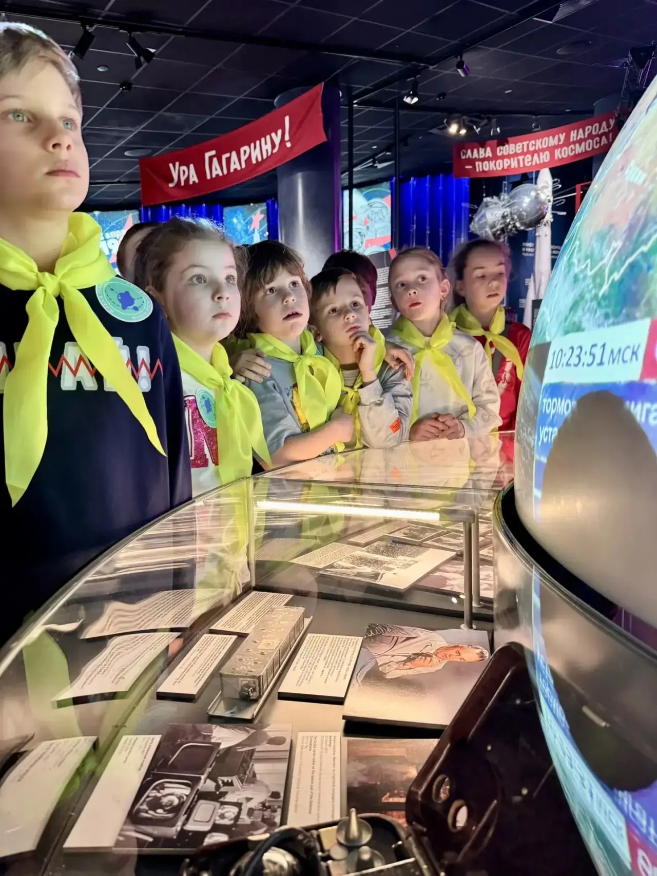 🚀 С Днём космонавтики! Космос ближе, чем кажется  🌌 Сегодня поздравляем с праздником, который напоми