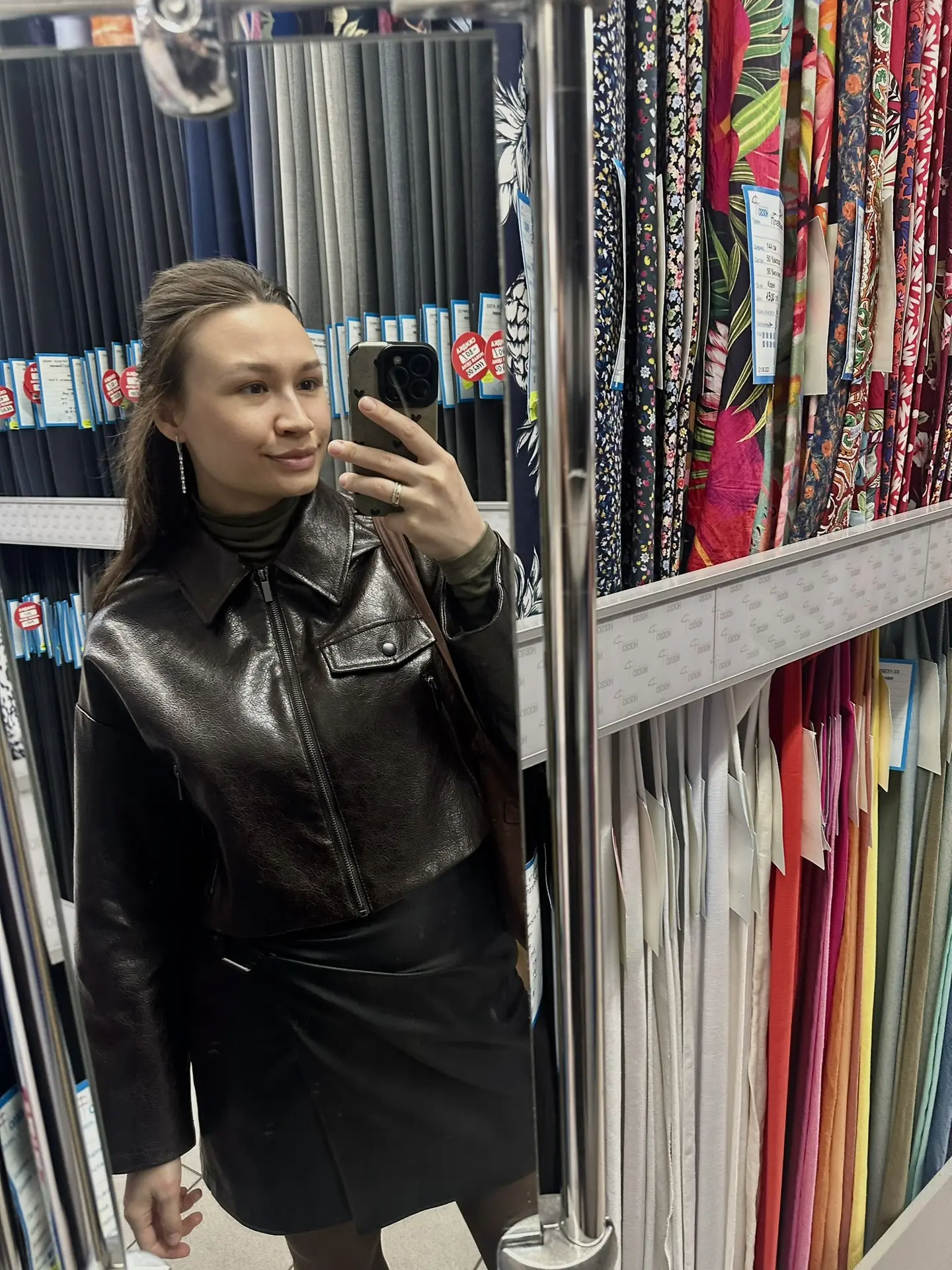 С утра за тканью, потому что придумался дизайн нового костюма для ведения практик кунда...