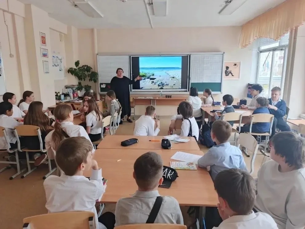 🌲В рамках проекта проекта «Эконаставники Первых: живые тропы Югры» 21 и 22 мая в нашей школе прошли 