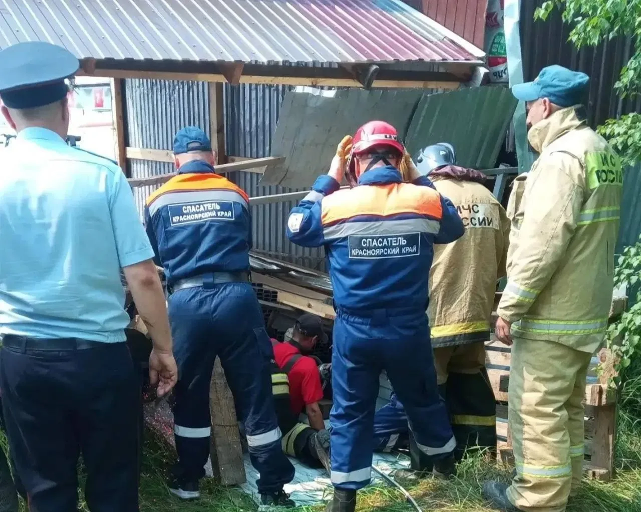В Краснотуранске на рабочего упал стеллаж с металлом 😱

В Центре кровли и фасада при разгрузке рухн