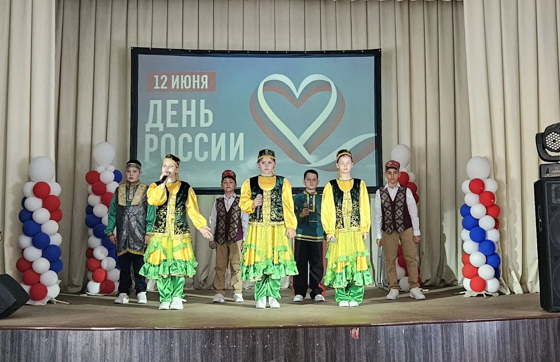 «Тебе, Россия, посвящается!»: праздничный концерт в ДК «Угольщиков»