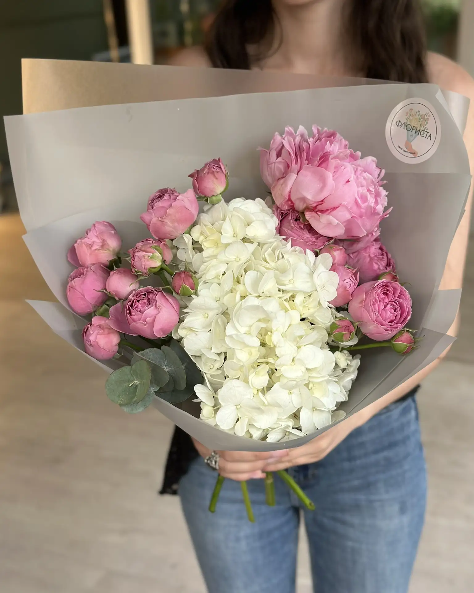 Появляемся в вашей ленте, чтобы показать подборку готовых букетиков🌸✨