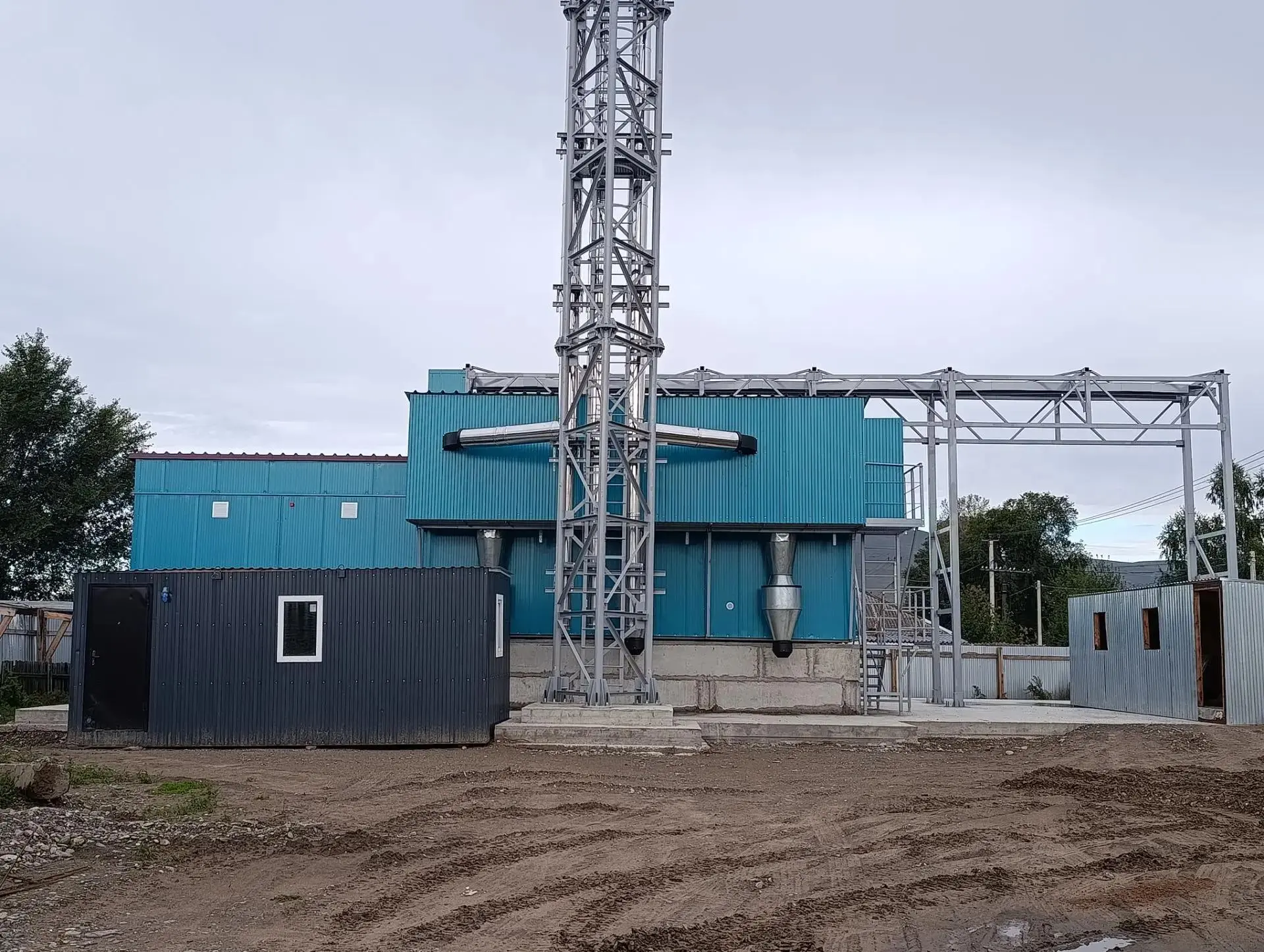 В деревне Быстрая Минусинского округа строят школу на 275 мест.
