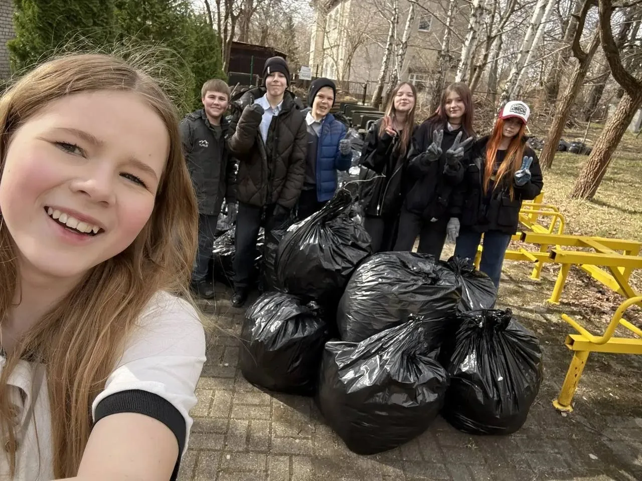 🍂 Вторая неделя «Кубка чистоты» позади!  Грабли не смолкали, мешки наполнялись, а школьный двор заме