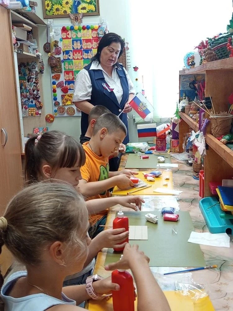 🇷🇺🇷🇺🇷🇺 В преддверии праздника Дня России в творческой мастерской «Радуга творчества» под руков