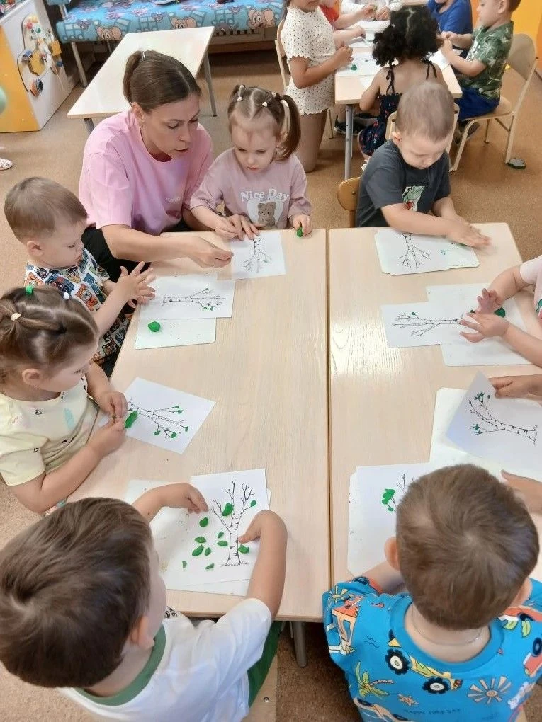 🍃Белоствольная берёза — главный неофициальный природный символ России. Она олицетворяет чистую русс