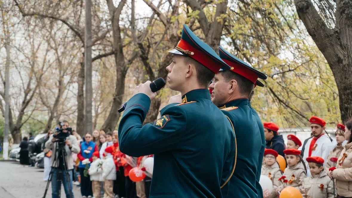 Связь, которую не разорвать🇷🇺  📌В преддверии годовщины Великой Победы Первые Школы №110 пришли поздр