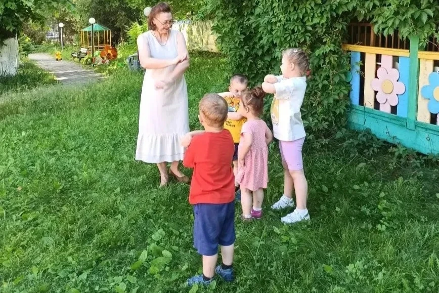🏞Рано, рано по утру
В Тульский парк быстрей бегу! 
По дорожкам, по тропинкам
Все травинки рассмотрю