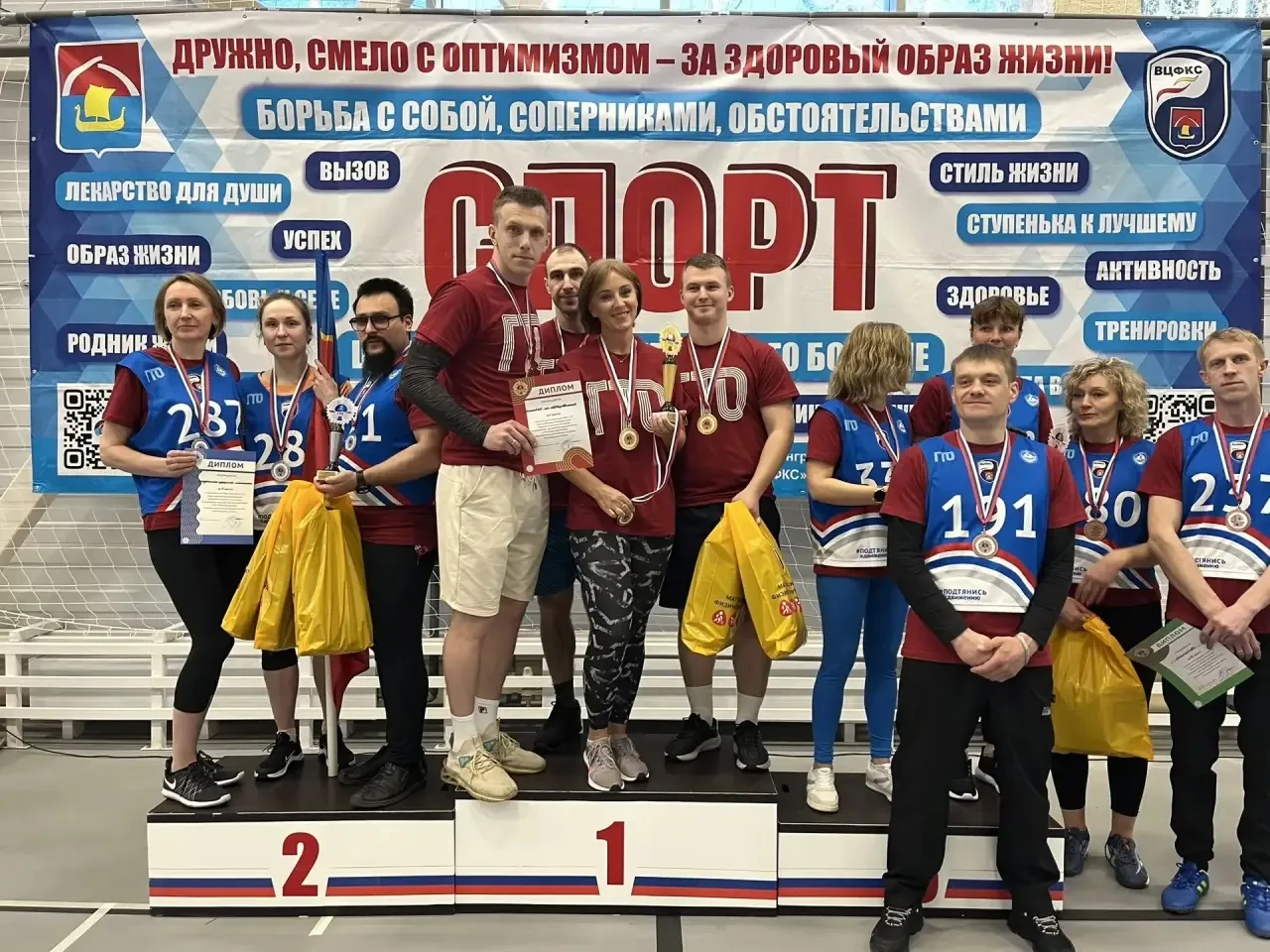 Наш учитель физкультуры Дан Ярославович показал высший класс на муниципальном фестивале ГТО! В соста
