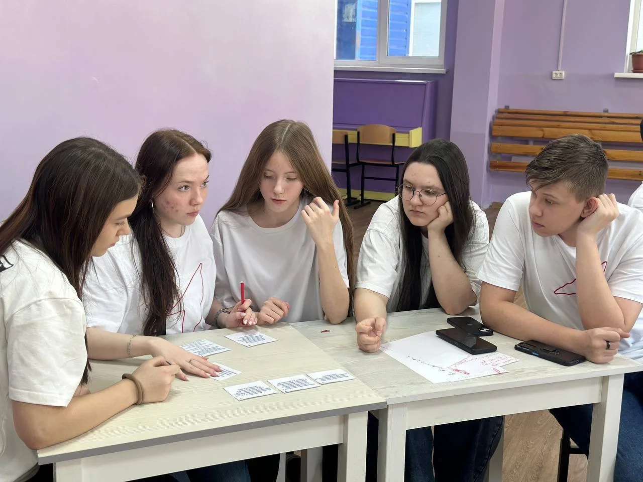 🧠 Интеллектуально-творческая игра «Команда Первых»!  Сегодня ученики 9-х классов нашей школы приняли