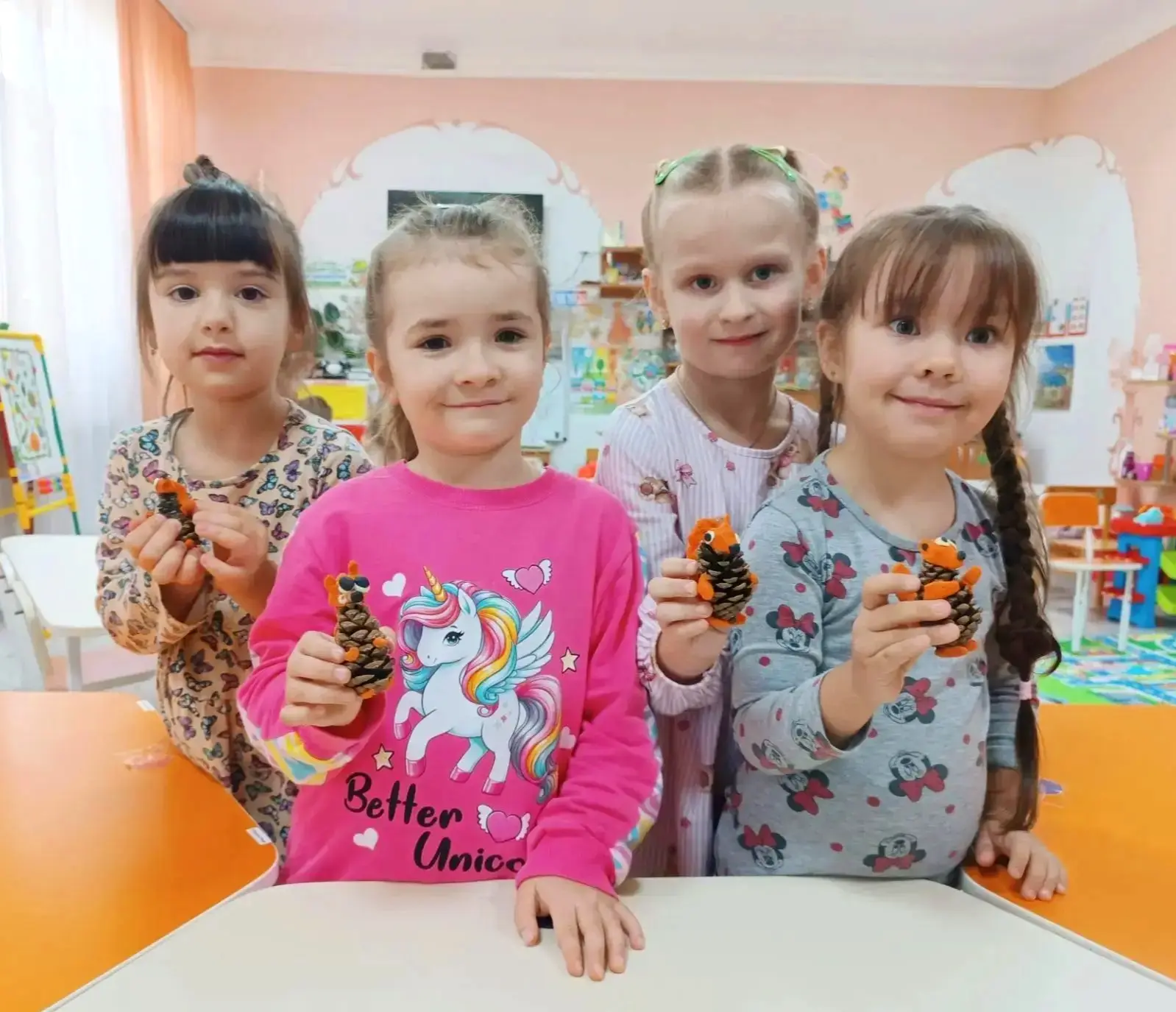 🐿️ В группе «Золотые рыбки» поселилось целое беличье семейство.