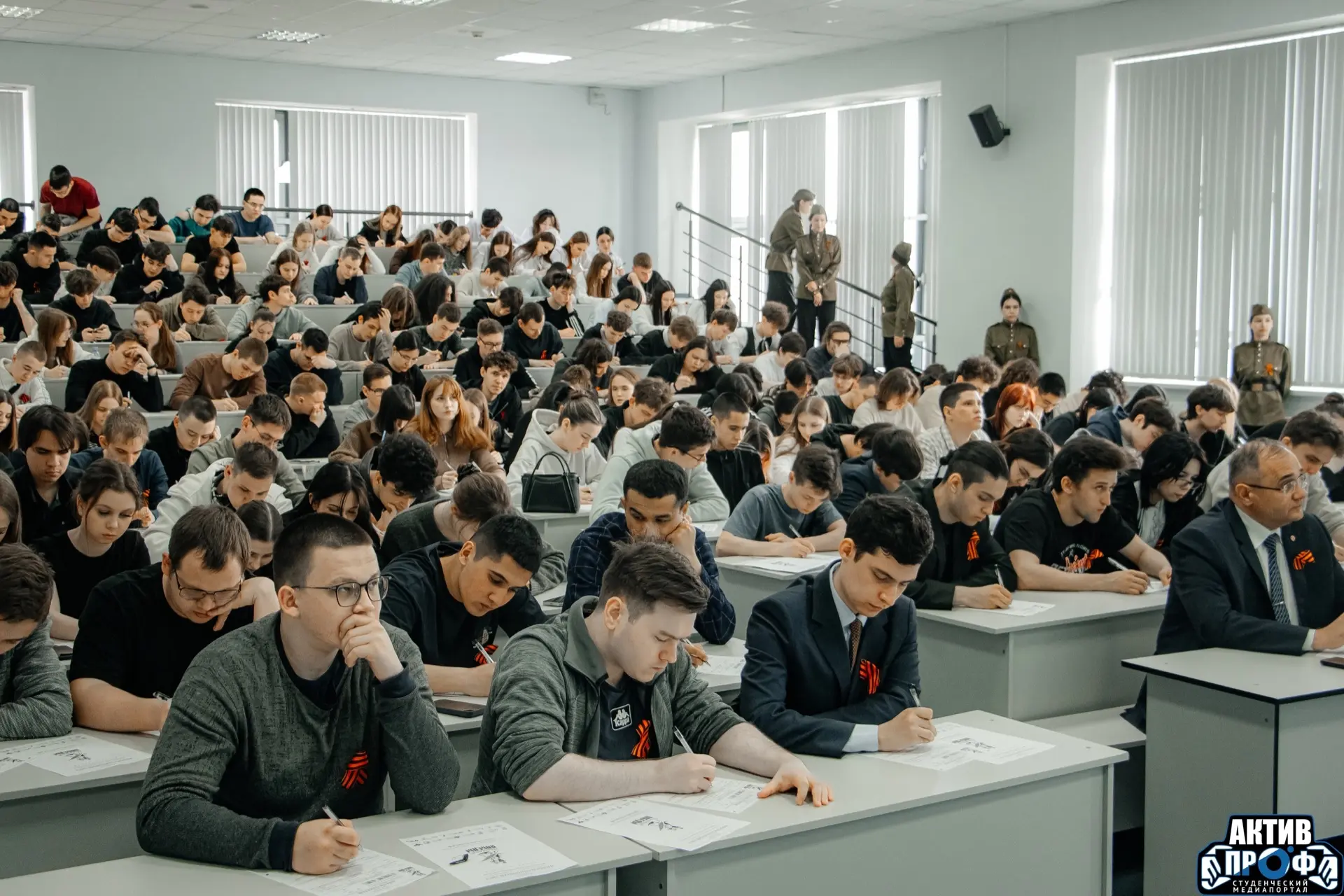 Мы помним! Мы гордимся!  Сегодня в институте традиционно прошла Международная патриотическая акция «