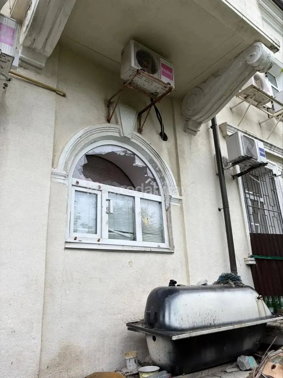 В Новороссийске обломки БПЛА повредили остекление в двух многоквартирных домах Восточного района  Об