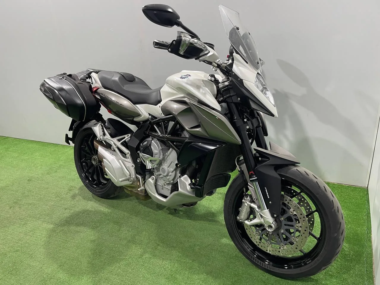 MV AGUSTA STRADALE 800 в наличии во Владивостоке  Характеристики:  - 2015 год - объем 800 см3 - Аукц