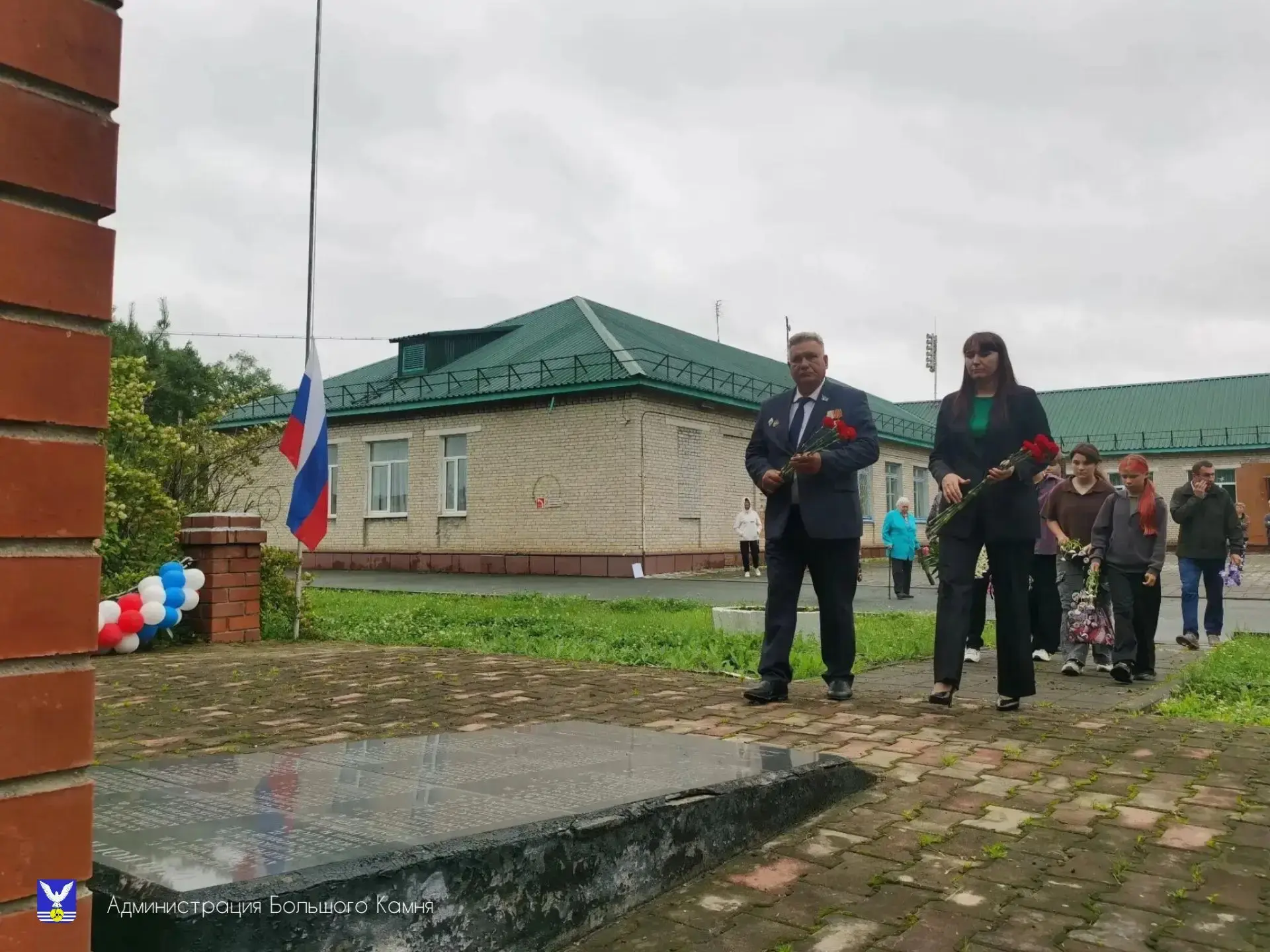 🕊️В селе Петровка у памятника «Жителям села Петровка, погибшим на фронтах Великой Отечественной вой