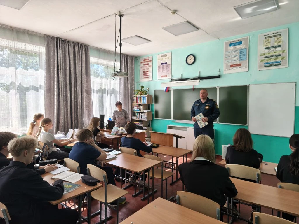 В преддверии летних каникул в лицее прошли классные часы «Безопасность на воде». Госуда...