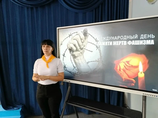 К классному часу 13 сентября мы готовились всем классом. 4-А помог оформить доску: ребя...