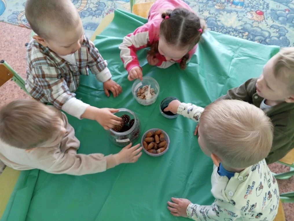 Для детей 3–4 лет мир природы полон загадок и удивительных открытий. В этом возрасте по...
