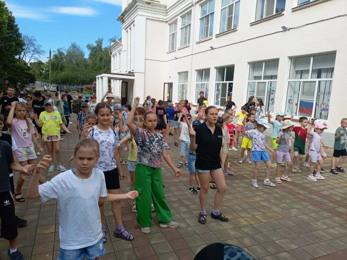 🌈✨ В пришкольном лагере «Радуга» прошел замечательный день! Мы начали утро с зарядки, которая настр