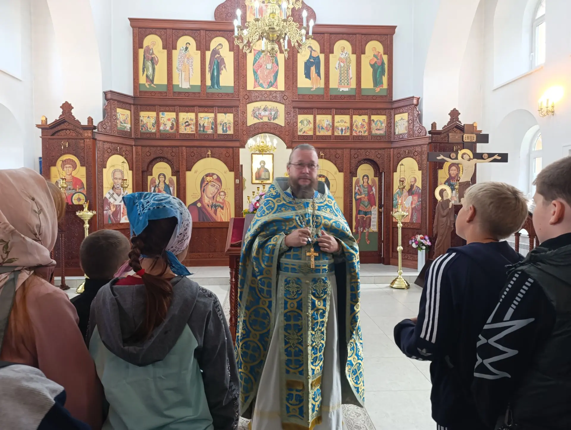 С молитвой за каждый класс! Начало учебного года под покровительством Божьей благодати ...