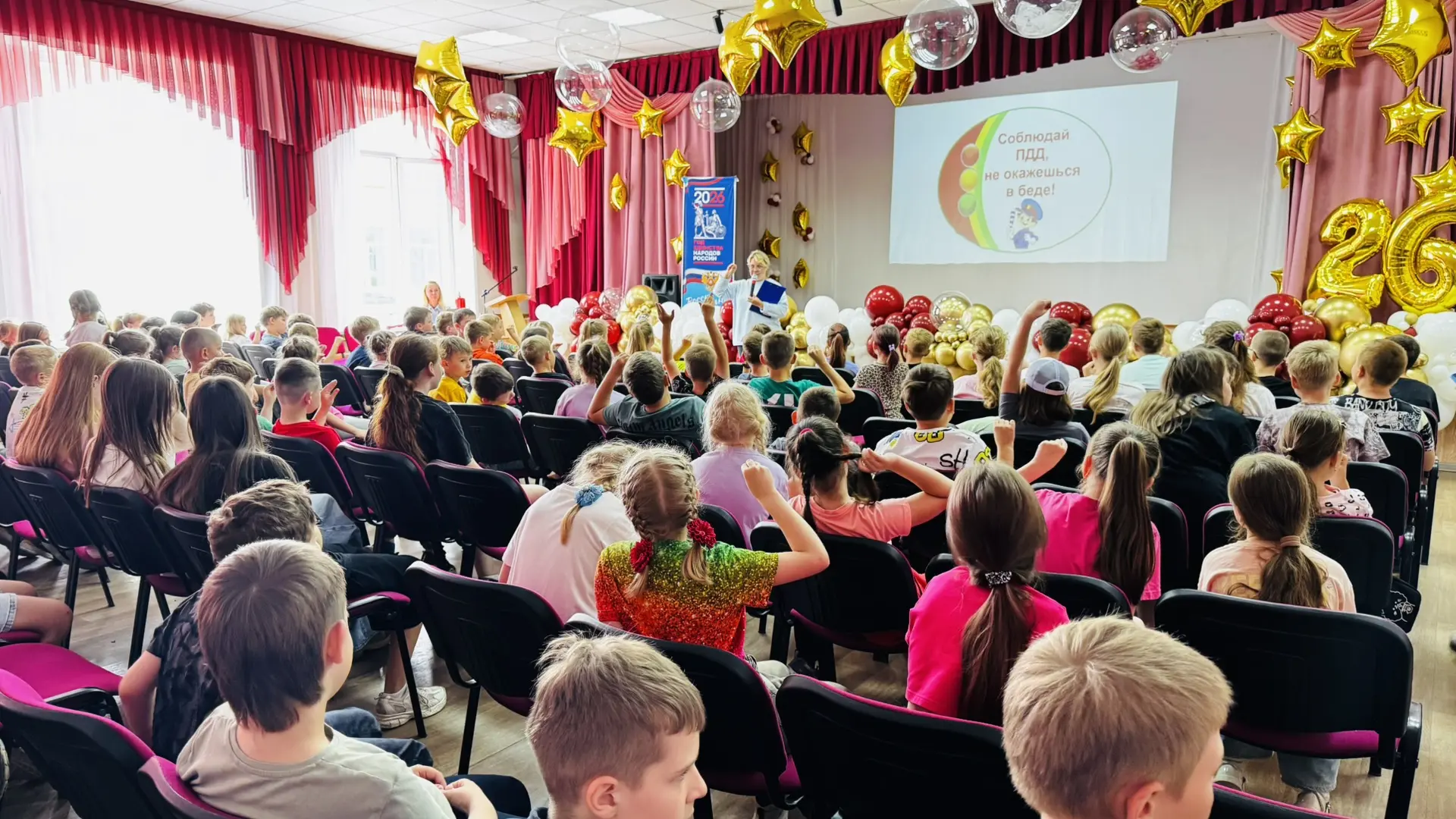 🚦Сегодня к нам в школьный лагерь пришёл не просто гость, а настоящий страж дорожного порядка — инсп