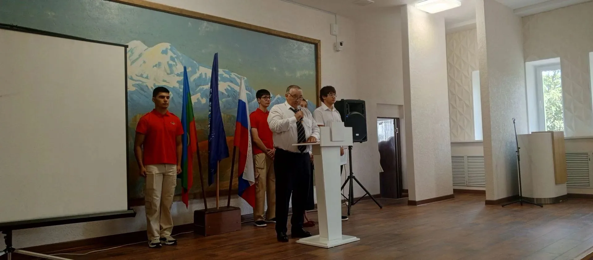 В школе МБОУ "Гимназия № 17" прозвенел первый звонок нового учебного года