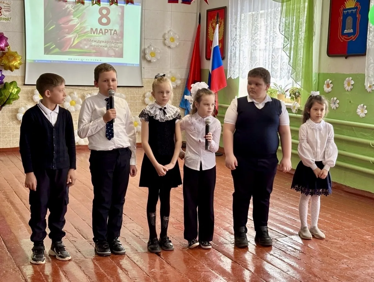 🌸"Вам, Любимые!"🌸  🌸🎉 Сегодня в нашей школе развернулась настоящая солнечная весенняя сказка — прошё