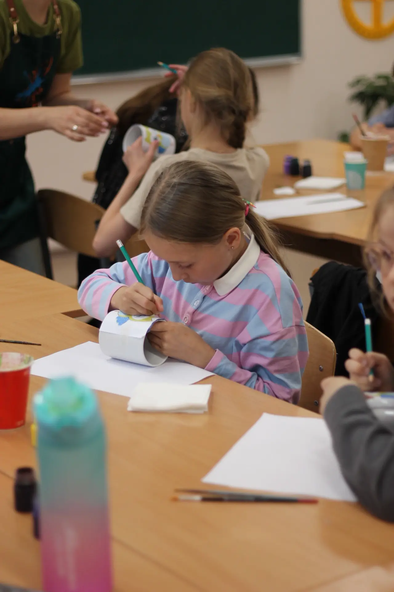 🎨 Творчество на каникулы: мастер-класс в 3 «Е» классе  Сегодня, в последний учебный день перед долго