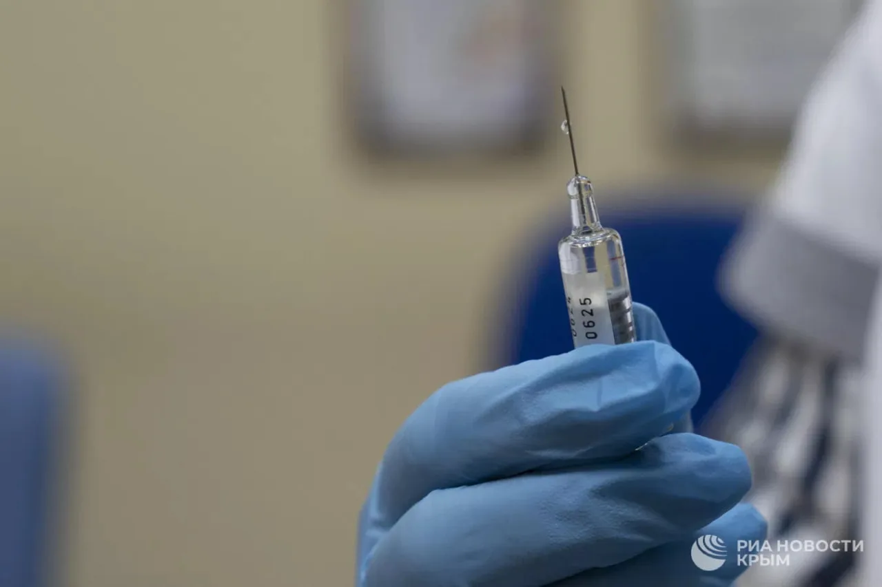 💉Вакцина от гепатита В считается самой безопасной. 

Ее обязательно делают детям в первые двенадцат