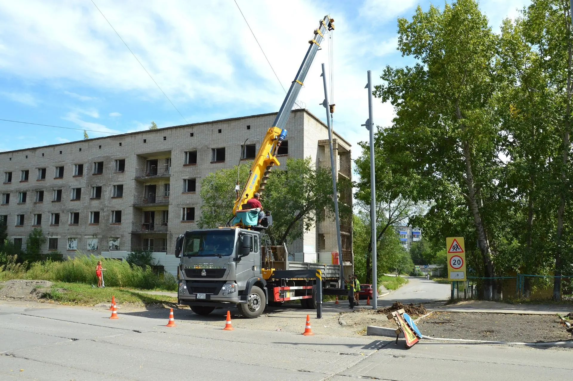 🚦Перекрёсток в работе: как идёт обустройство на пересечении пр. Октябрьского и пр. Стр...