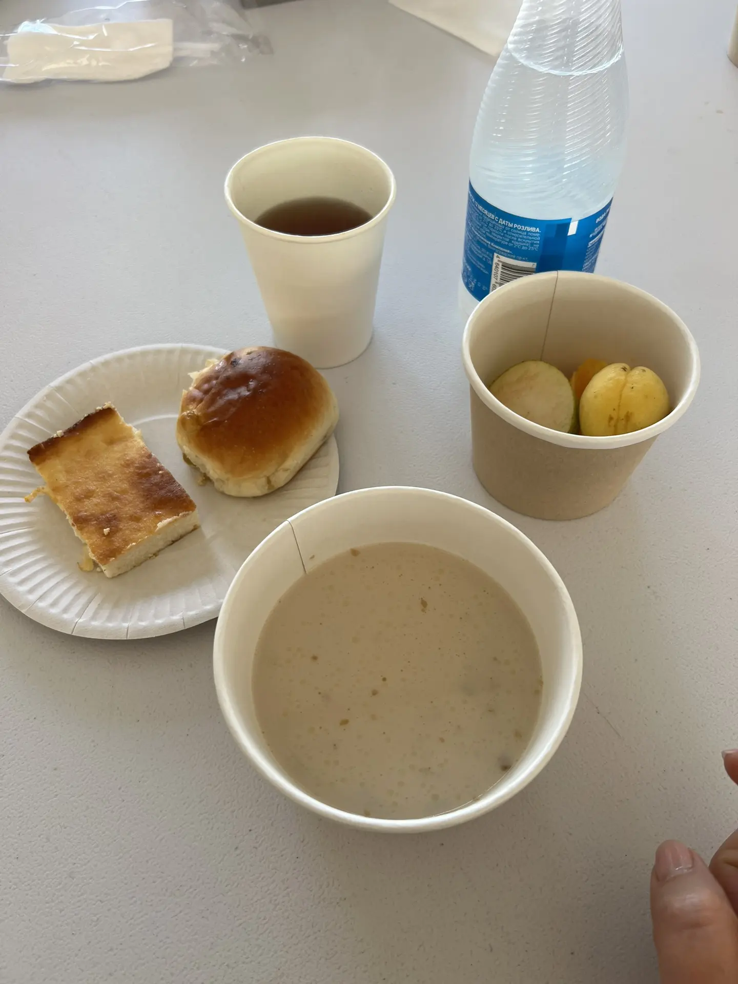 С едой тоже всё хорошо. Полноценно, сбалансированно и вкусно.