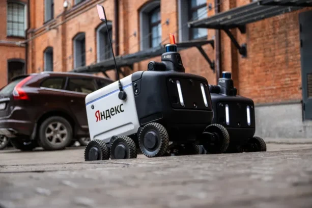 🤖 Роботы-доставщики будут самостоятельно заезжать в лифт и подниматься к клиентам. 

Власти Москвы 